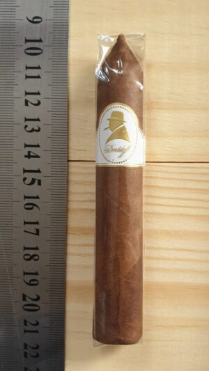 Davidoff  Winston Churchill Belicoso Traveller Cigar - 1 Single Cigar