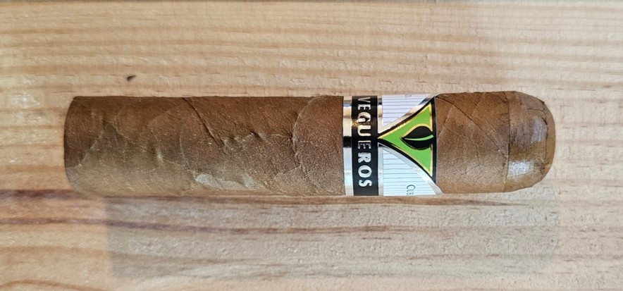 Vegueros Centrogordos short Cuban cigar for winter smoking