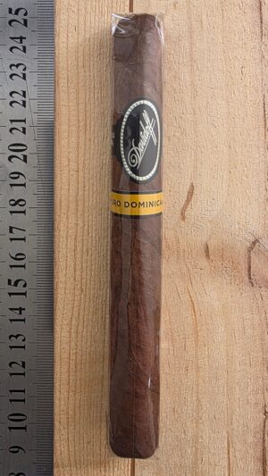 Davidoff Puro Dominicano Corona Larga - 1 Single Cigar, a Dominican Puro Cigar